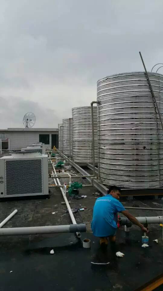 步步高電子100噸熱水工程